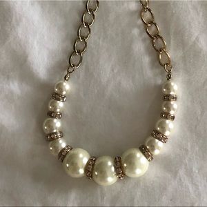 Jennifer Lopez pearl and diamond necklace